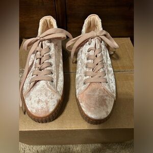 Pink Akira shoes. Size 39